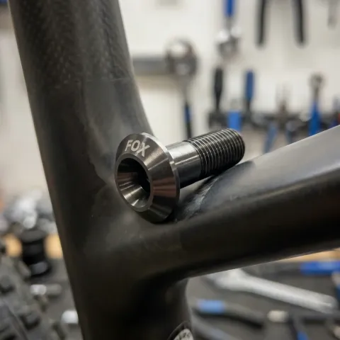 FOX Kit Fastener Custom Seat Post Bolt 10er-Set - präzise Sattelstützen-Befestigung