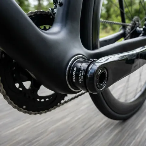 SRAM Innenlager DUB Pressfit 30 Road Wide 68 mm Stahl - Effiziente Kraftübertragung für Rennräder