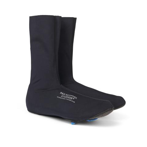 Pas Normal Studios Logo Light Overshoes Leichte Rennradüberschuhe