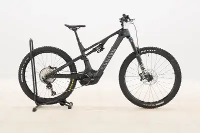 Canyon SPECTRAL:ON CF 8 900 – 2023 – für Körpergröße 175 - 183 cm