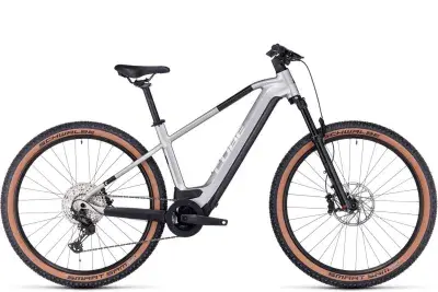Cube Reaction Hybrid SLX 750