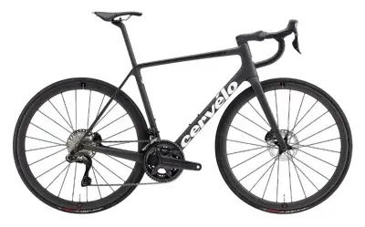 Cervelo R5 - Ultegra Di2 Schwarz Modell Aktion