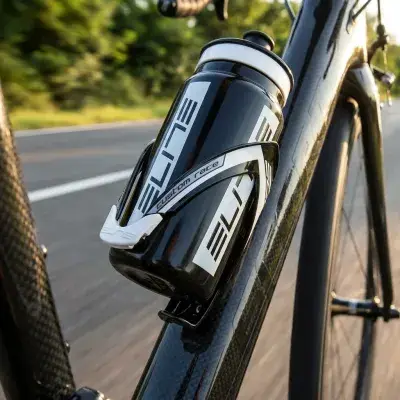 Elite Custom Race Flaschenhalter 74 mm schwarz/weiß glänzend