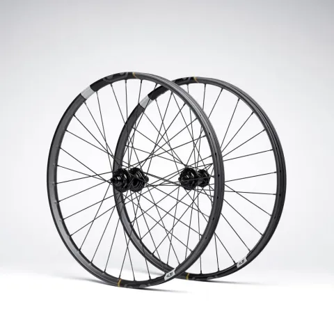 Crankbrothers Synthesis Carbon DH11 BOOST I9 Hydra Tubeless Ready Laufradsatz, 27.5Zoll ,…