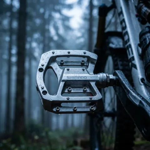 SHIMANO Pedal PD-GR500 Silber Flat Pedal - robustes Plattformpedal für Trail und All Mountain