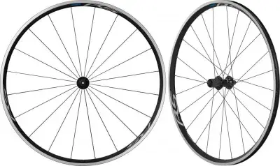 SHIMANO Laufradsatz WH-RS100 CL Laufradsatz - für Rennrad Felgenbremse 622-17C