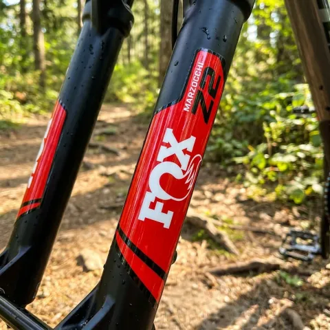 FOX Decal Kit Marzocchi 2020 Z2 Gloss/Clear Red - stylische Gabelaufkleber in moderner Ausführung